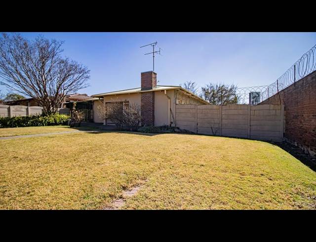 3 BEDROOM HOUSE FOR SALE IN WYCHWOOD